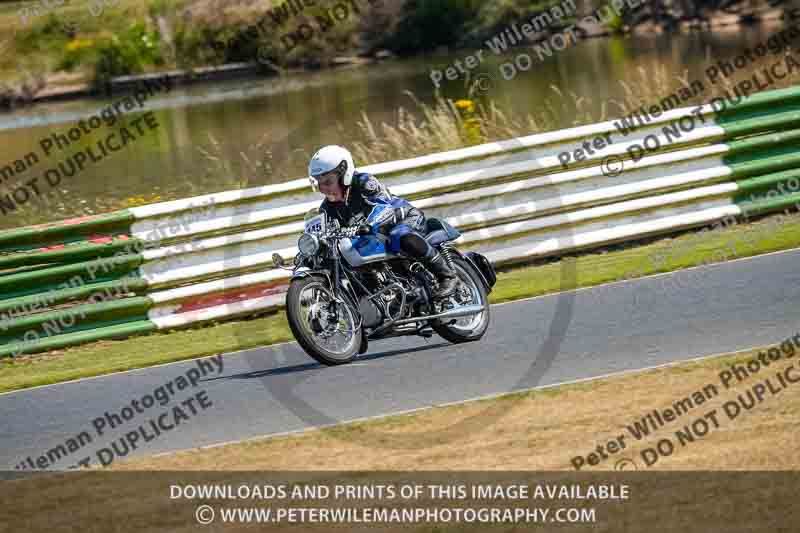 Vintage motorcycle club;eventdigitalimages;mallory park;mallory park trackday photographs;no limits trackdays;peter wileman photography;trackday digital images;trackday photos;vmcc festival 1000 bikes photographs